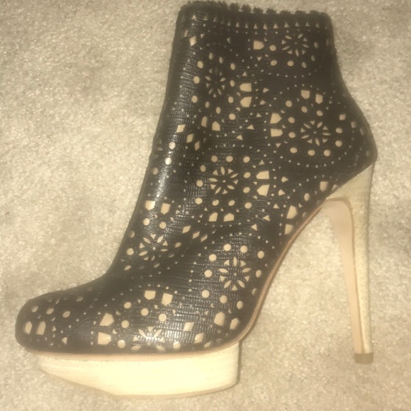 Heels - Picture 2 of 3